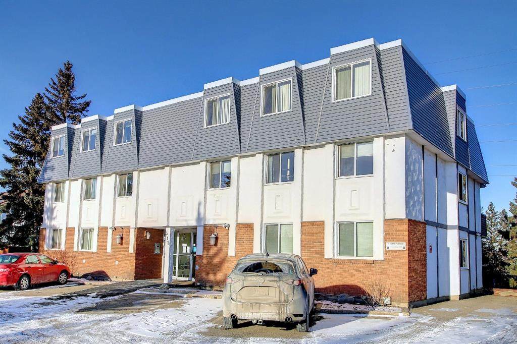 312 Cedar Crescent - Photo 1