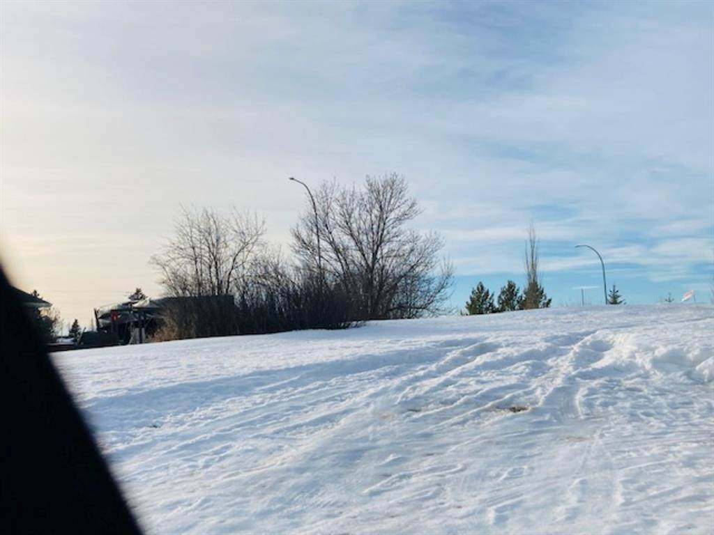 5021 52 Street - Photo 1