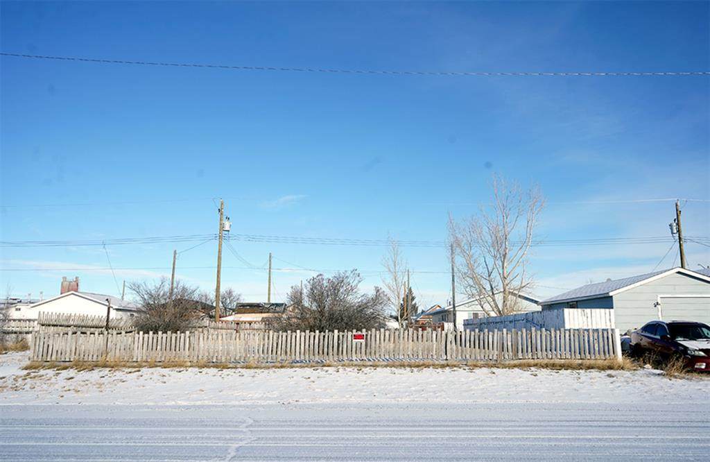 219 10 Street - Photo 1