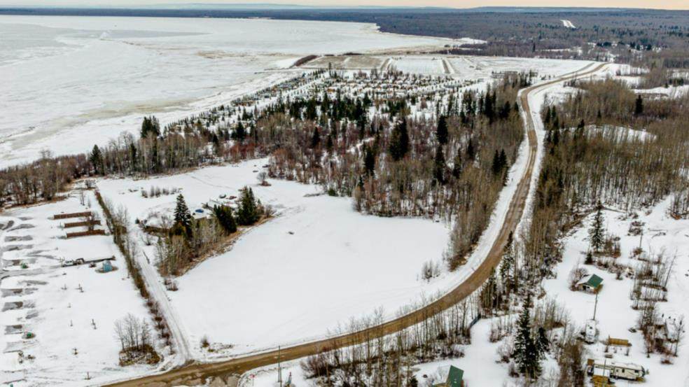#17 Peace River Avenue - Photo 1