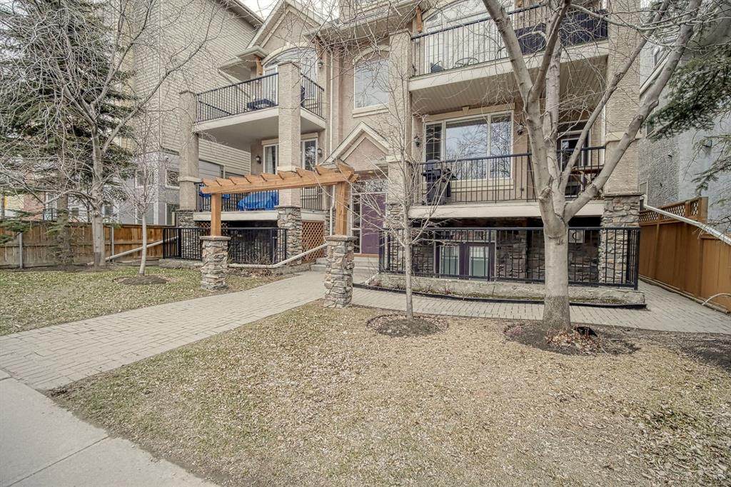 824 10 Street - Photo 1