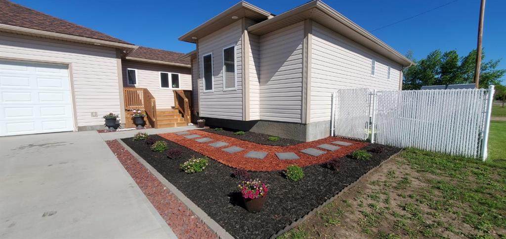 5502 45 Avenue - Photo 1