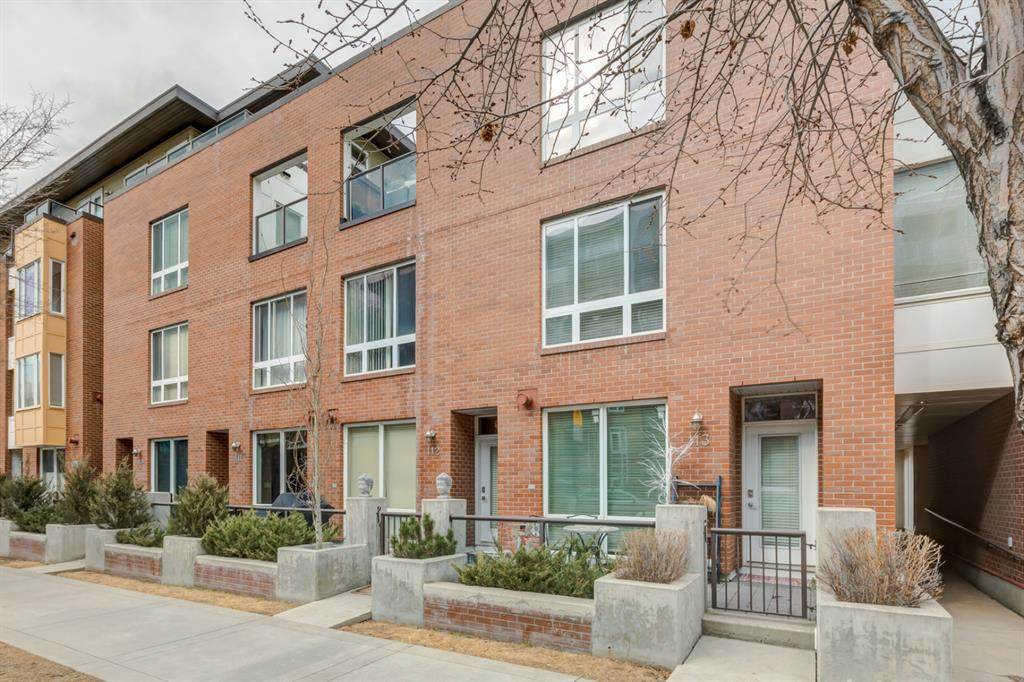 1000 Centre Avenue - Photo 1