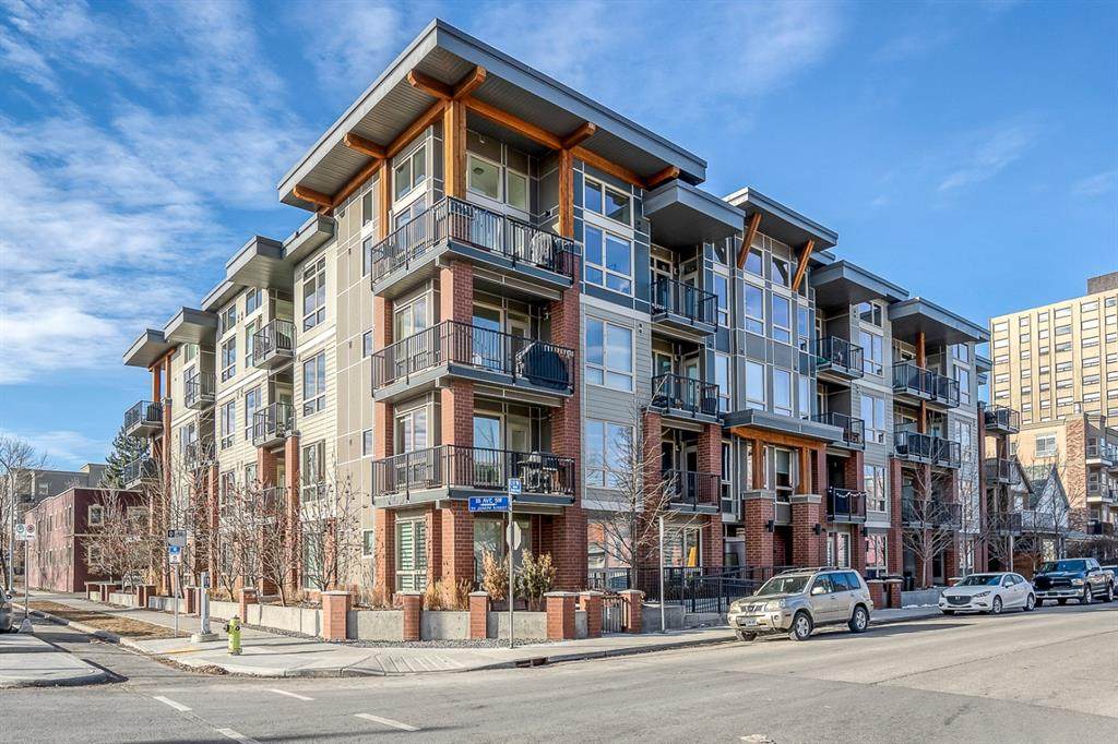 305 18 Avenue - Photo 1