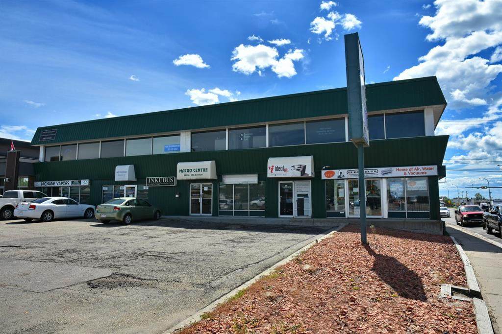 9823 116 Avenue - Photo 1