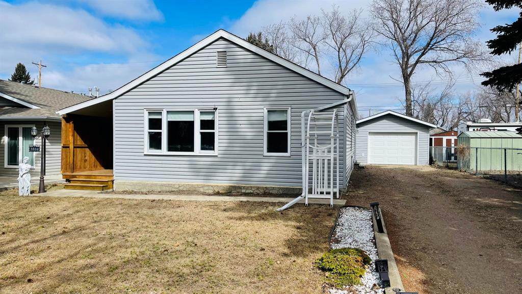1034 11 Avenue - Photo 1