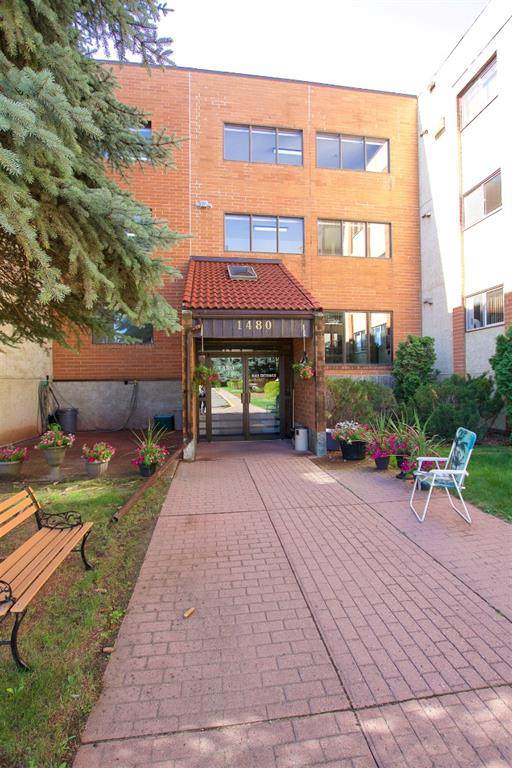 1480 Southview Drive - Photo 1