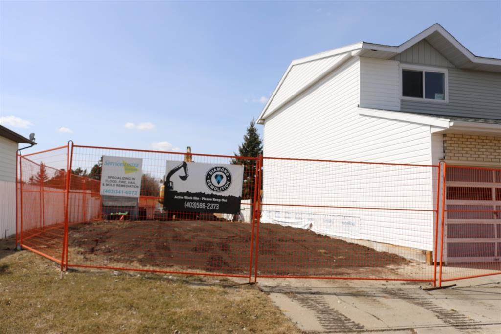 135 Rupert Crescent - Photo 1