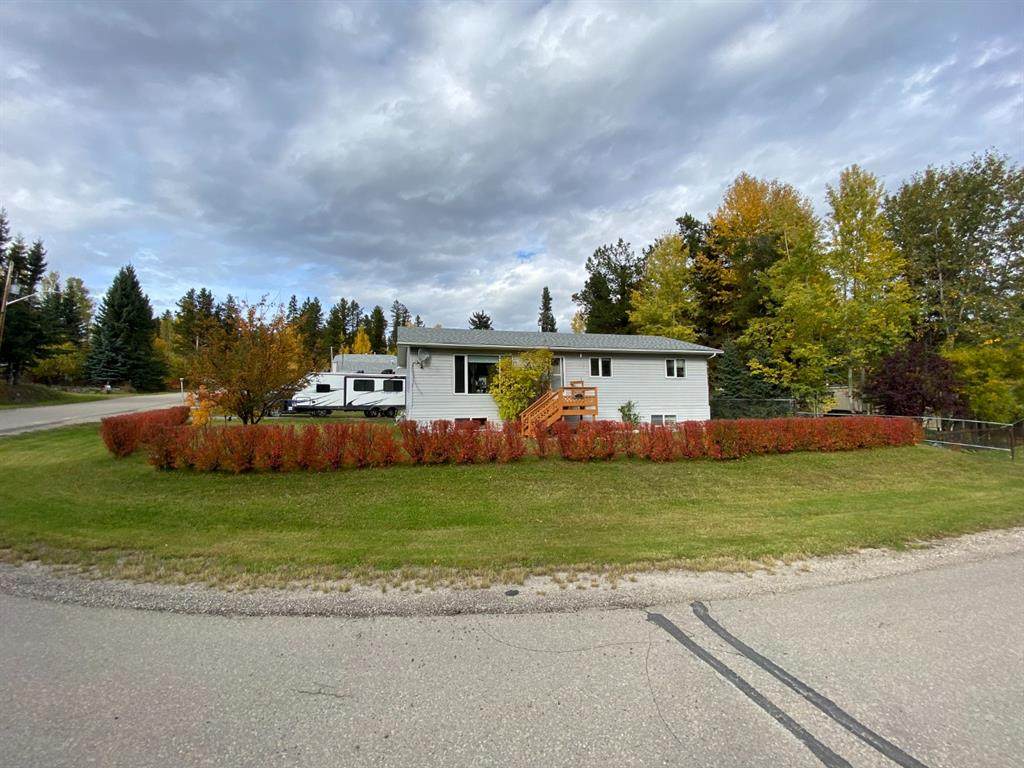 5001 52 Street - Photo 1