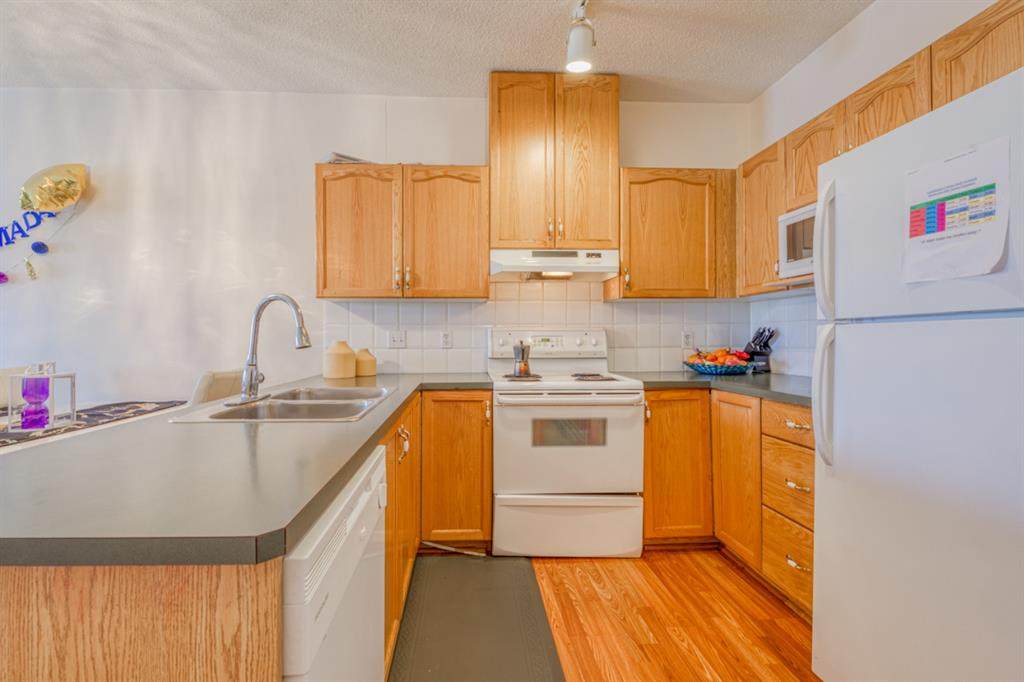 1920 14 Avenue - Photo 1