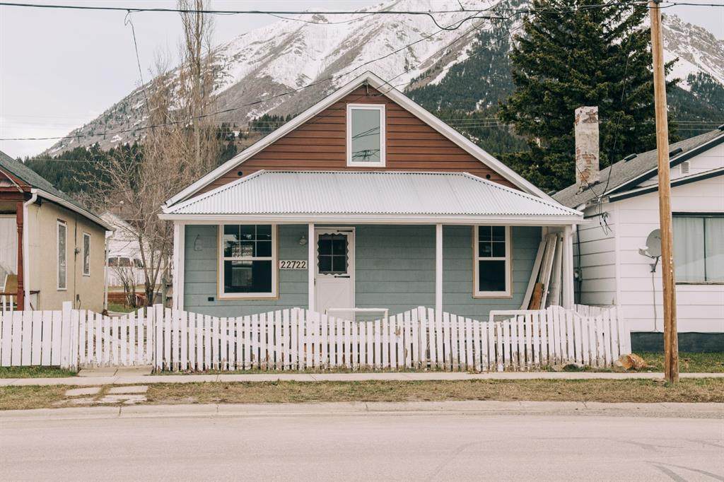 22722 9 Avenue - Photo 1