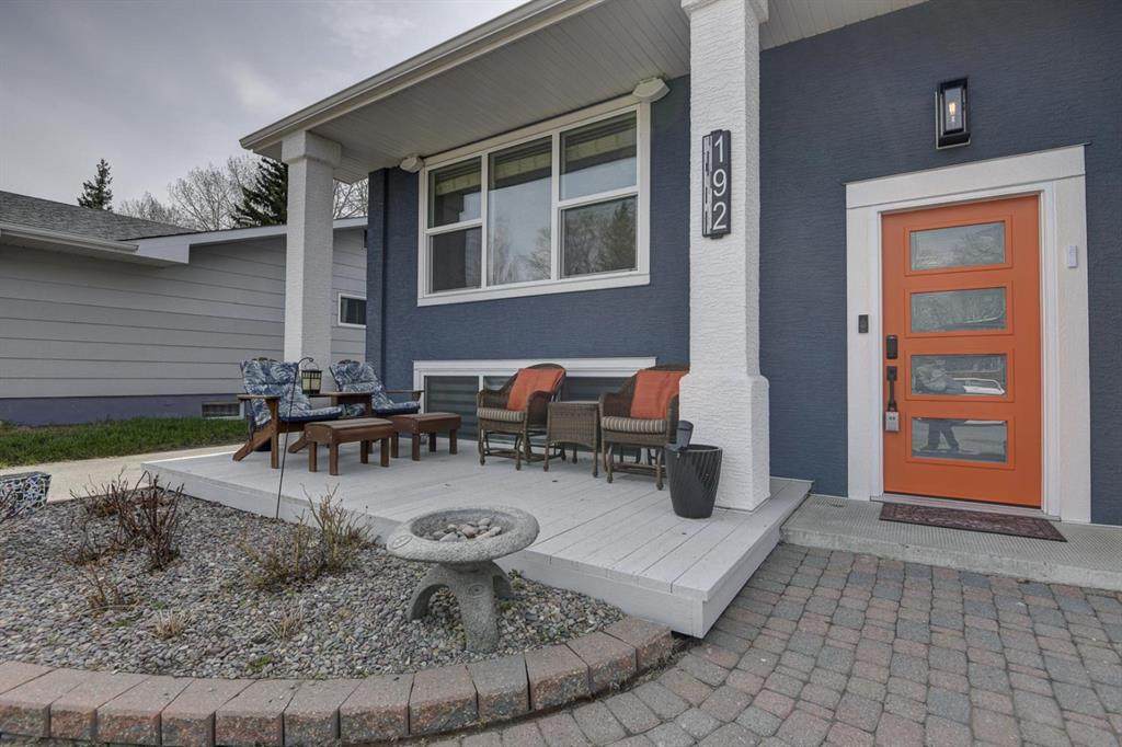 192 Maple Court Crescent - Photo 1