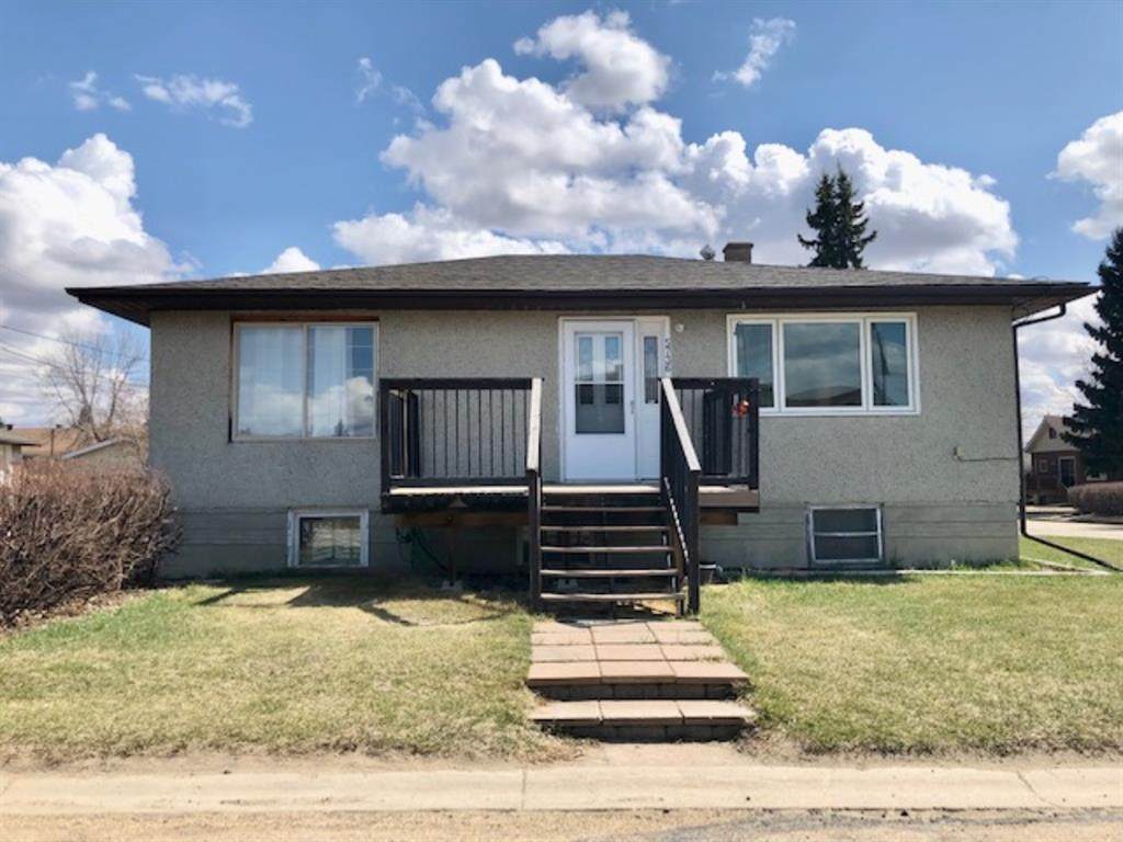 5736 45 Avenue - Photo 1