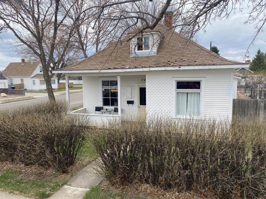 702 15 Street - Photo 1