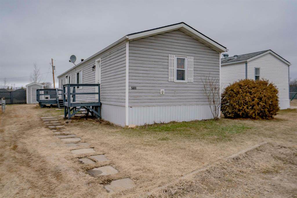 5011 54A St - Photo 1