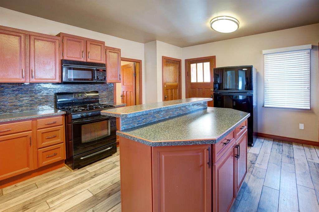 233 8 Street - Photo 1