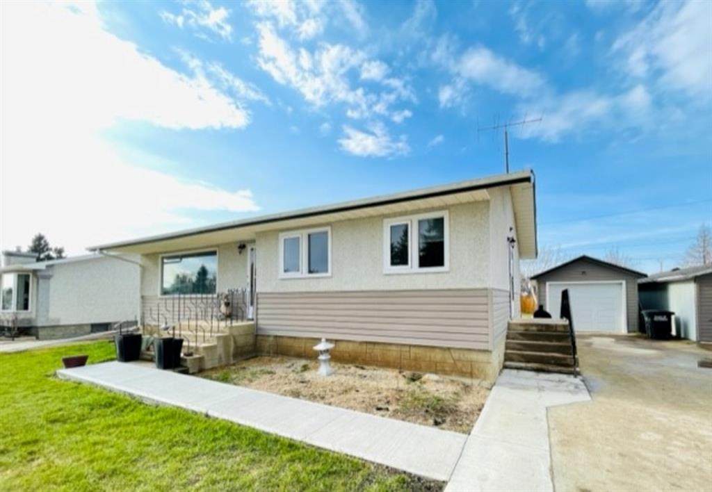 4424 53 Avenue - Photo 1