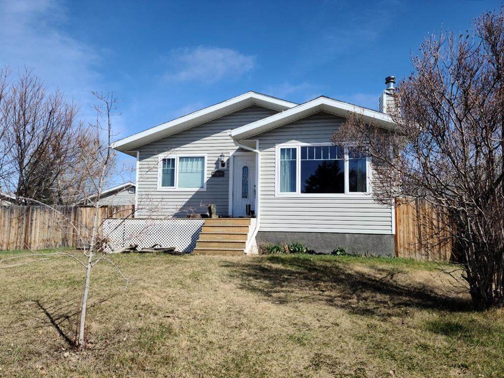 4424 49 Avenue - Photo 1