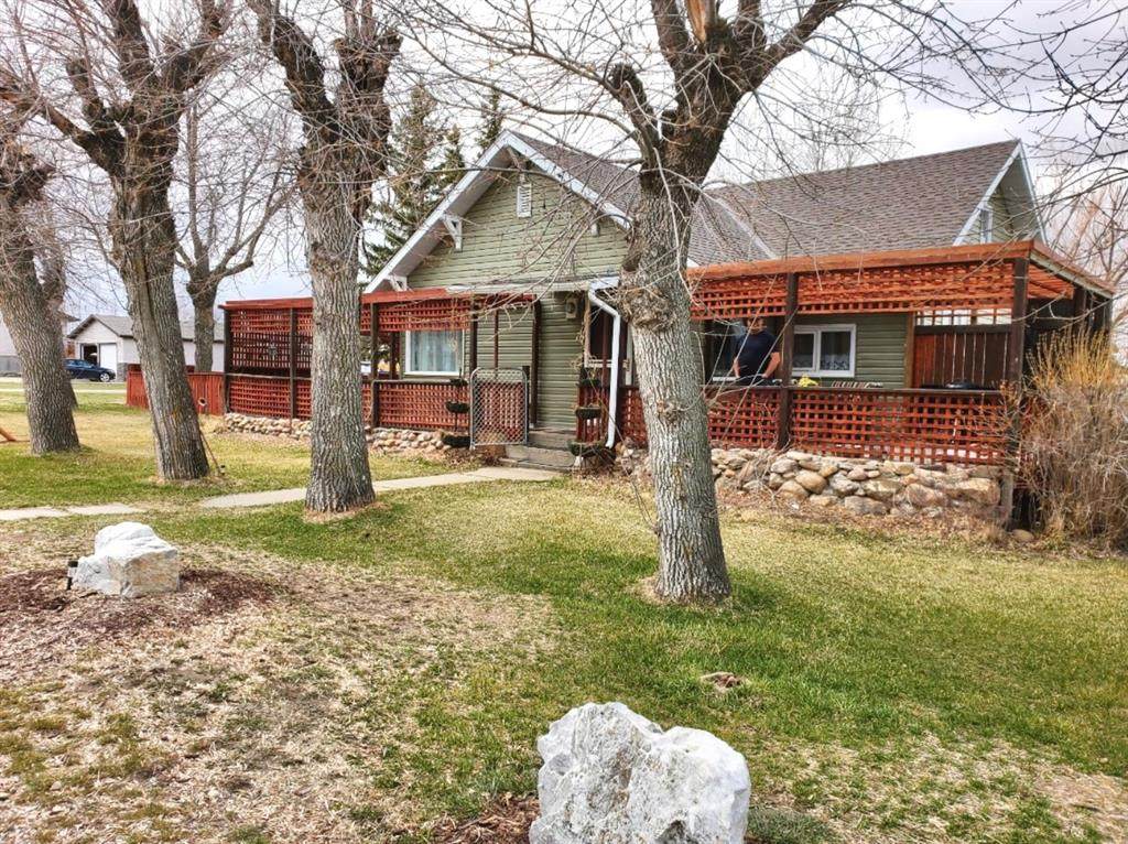 145 6 Street - Photo 1
