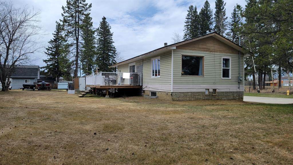 5103 51 AVENUE - Photo 1