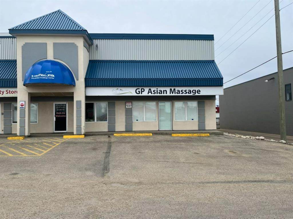 9899 112 Avenue - Photo 1