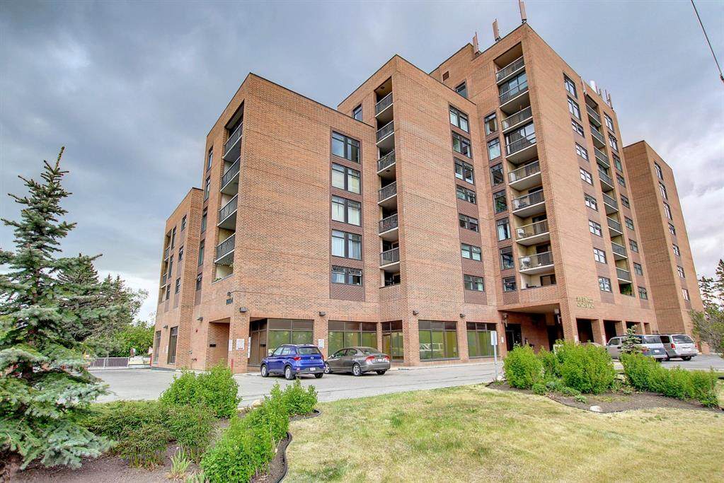8604 48 Avenue - Photo 1