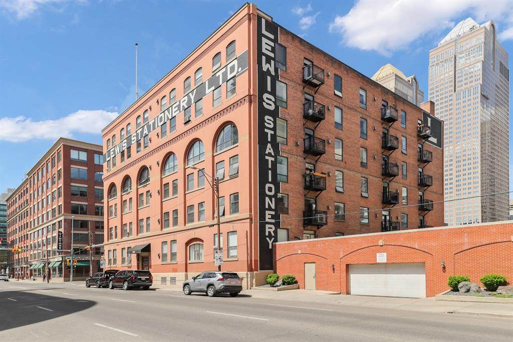 240 11 Avenue - Photo 1