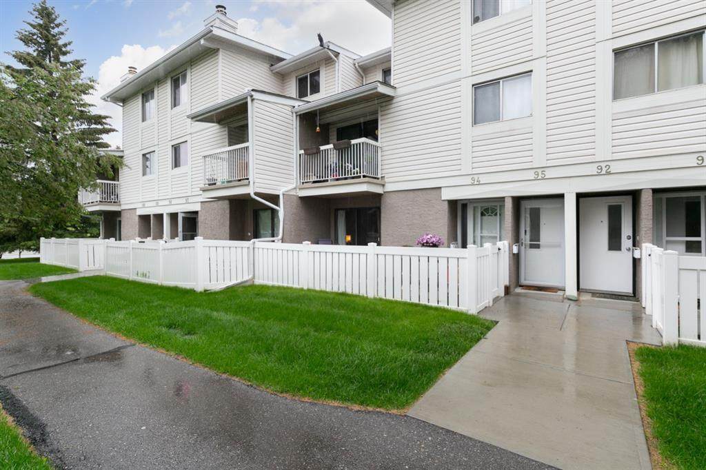 3015 51 Street - Photo 1