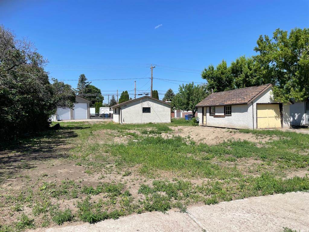 2422 15 Avenue - Photo 1