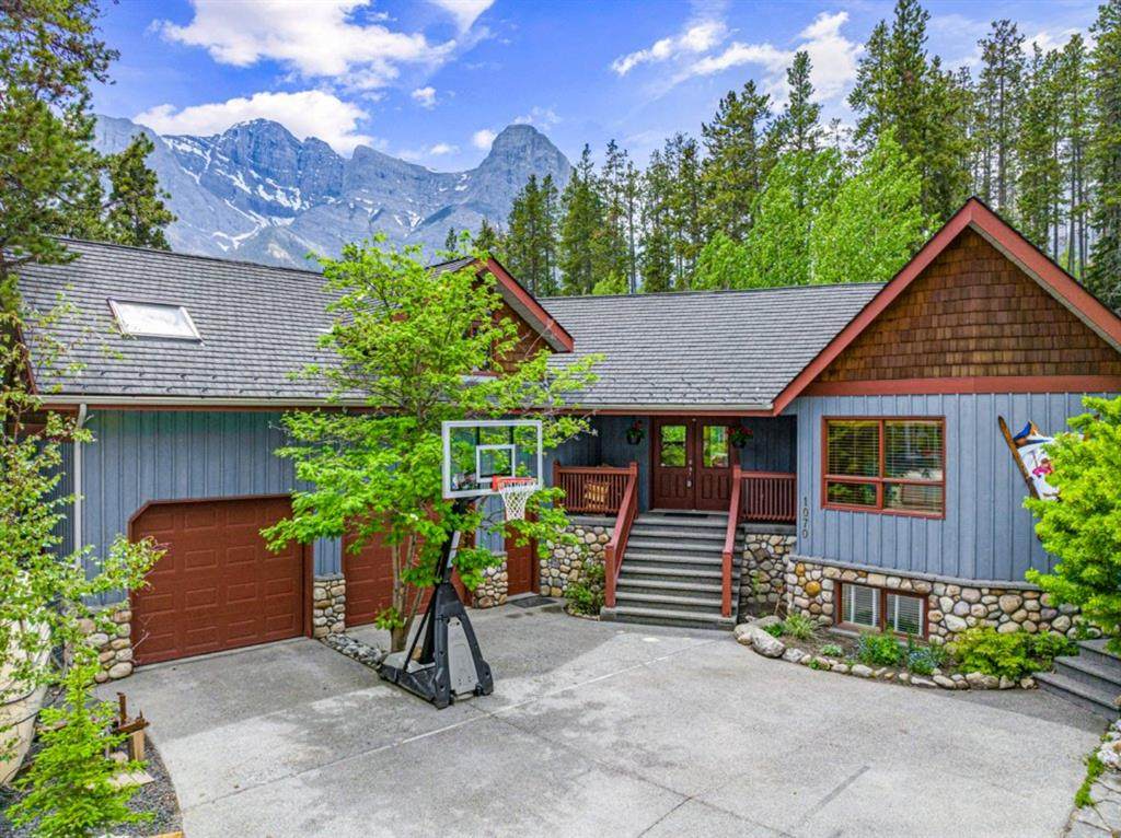 1070 Evergreen Circle - Photo 1