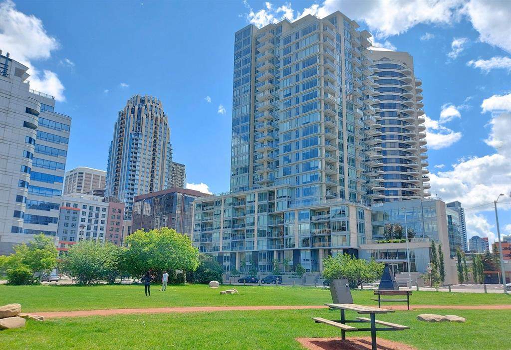 1025 5 Avenue - Photo 1