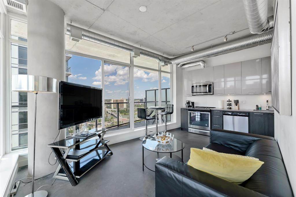 624 8 Avenue - Photo 1
