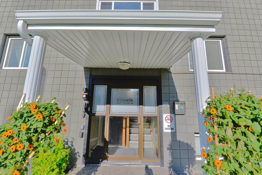 2104 17 Street - Photo 1