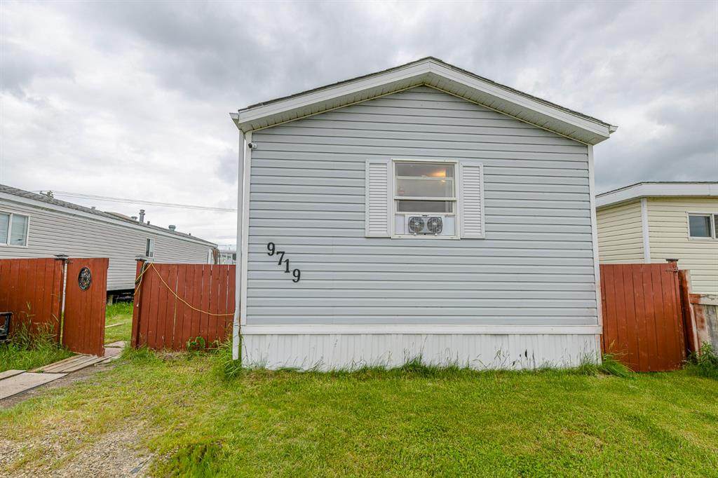 9719 108 Avenue - Photo 1