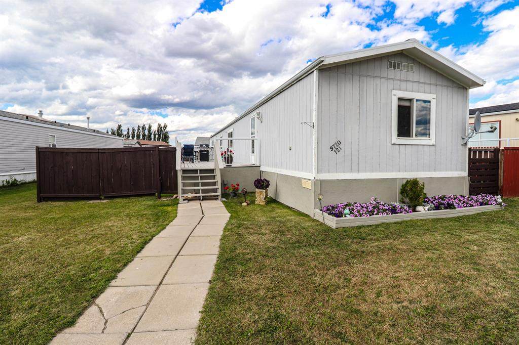 9720 121 Avenue - Photo 1