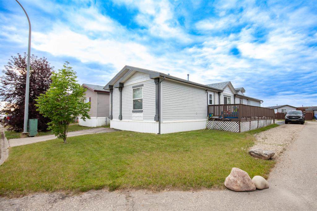 8802 85 Avenue - Photo 1