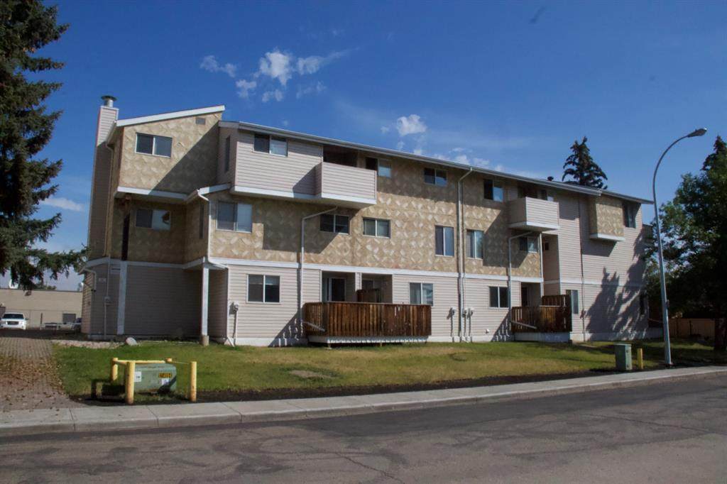 9736 82 Avenue - Photo 1