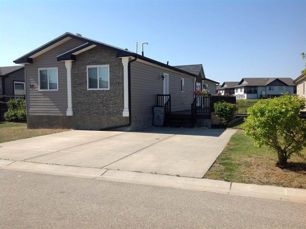 10 Edgewater Crescent - Photo 1