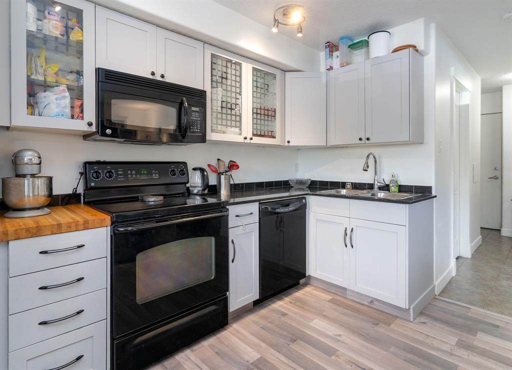 2104 17 Street - Photo 1