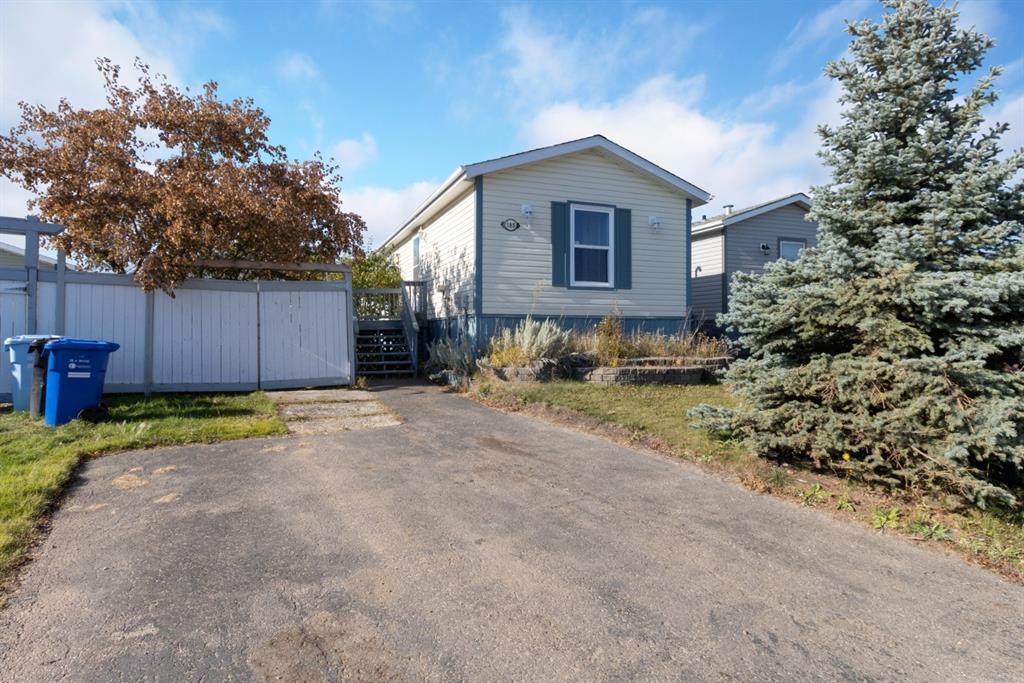 185 Hall Crescent - Photo 1