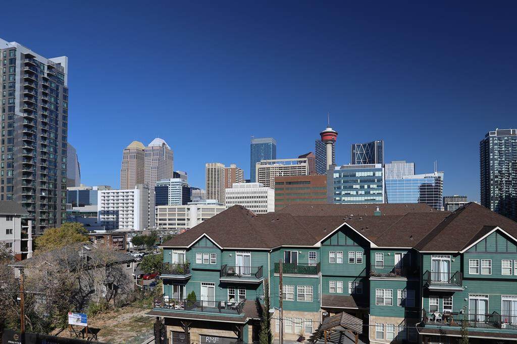 111 14 Avenue - Photo 1