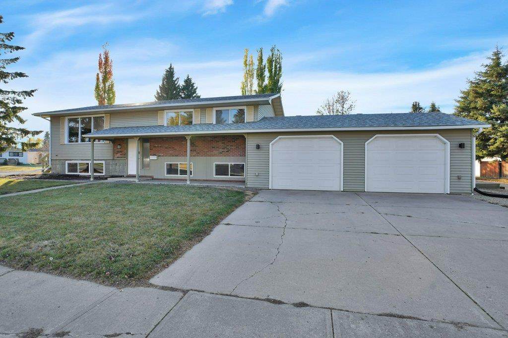 5020 39 Avenue - Photo 1