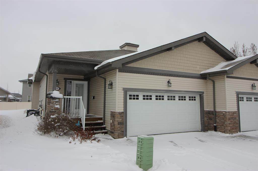 5021 34 Avenue - Photo 1