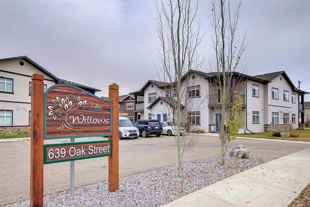 639 Oak Street - Photo 1