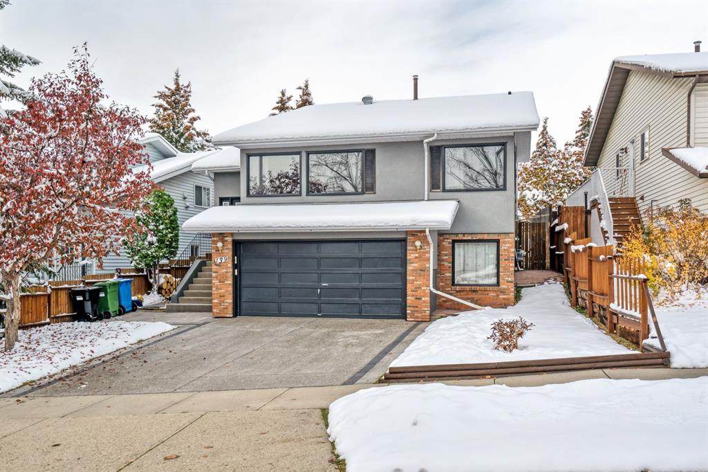 139 Hawkwood Boulevard - Photo 1