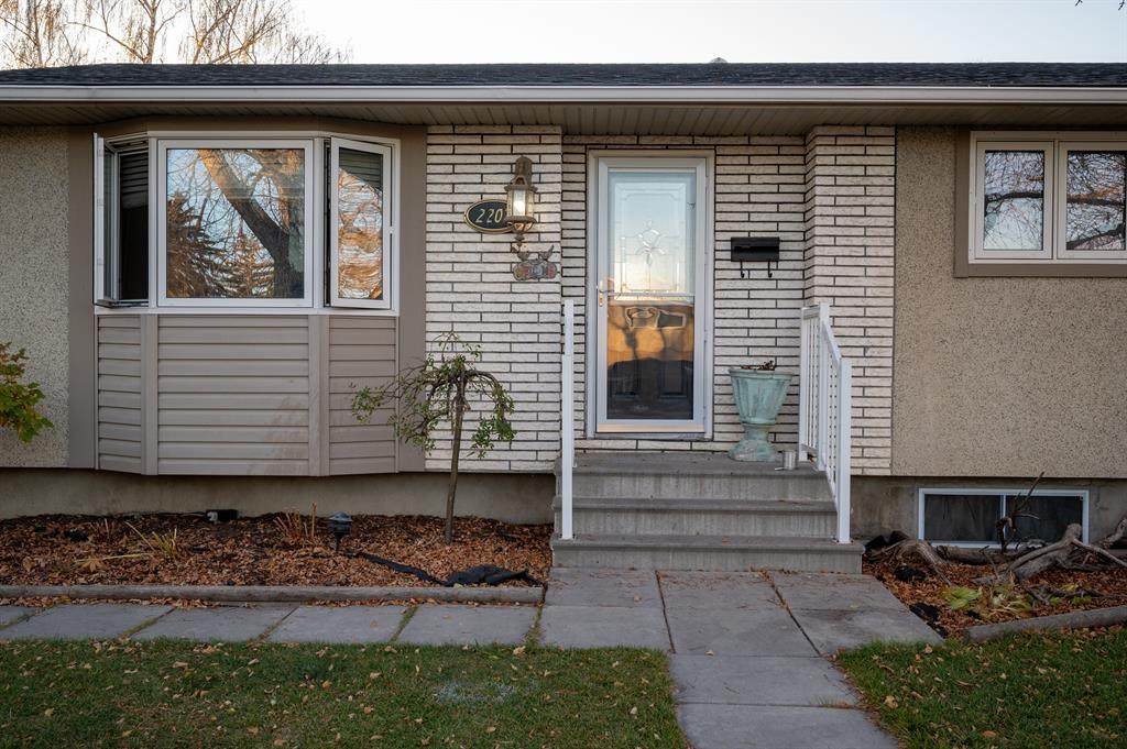 2207 35 Street - Photo 1