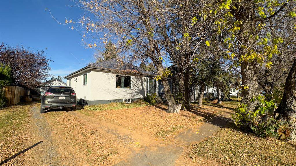 4842 53 Avenue - Photo 1
