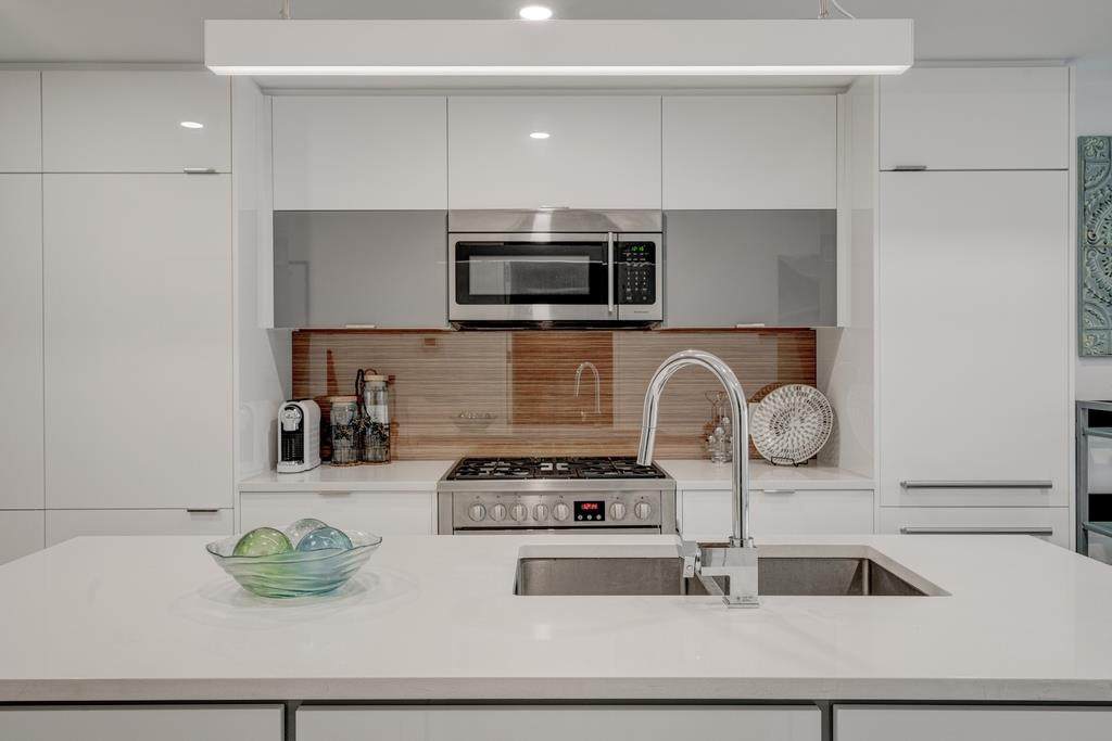 1020 9 Avenue - Photo 1