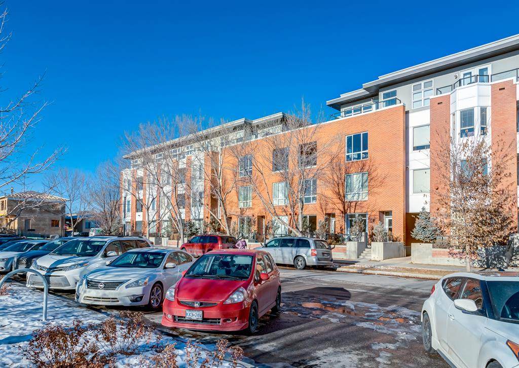 880 Centre Avenue - Photo 1