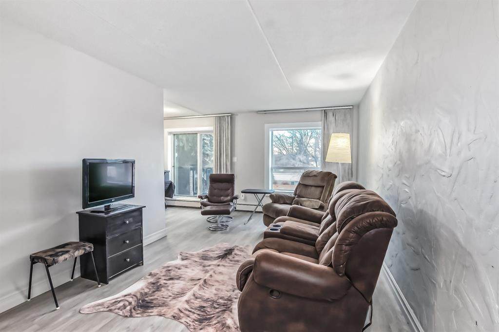 319 2 Avenue - Photo 1